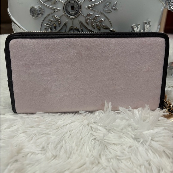 Juicy Couture NWT pink Blush Wallet with Gold Chain - Picture 2 of 9